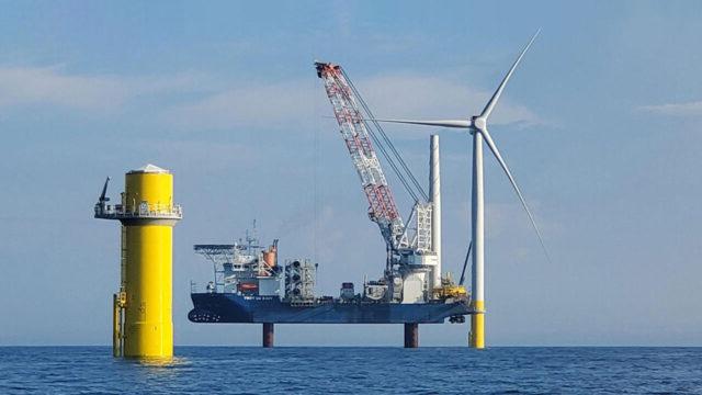 2020年在CVOW试点项目中安装风力发电机的自升式船